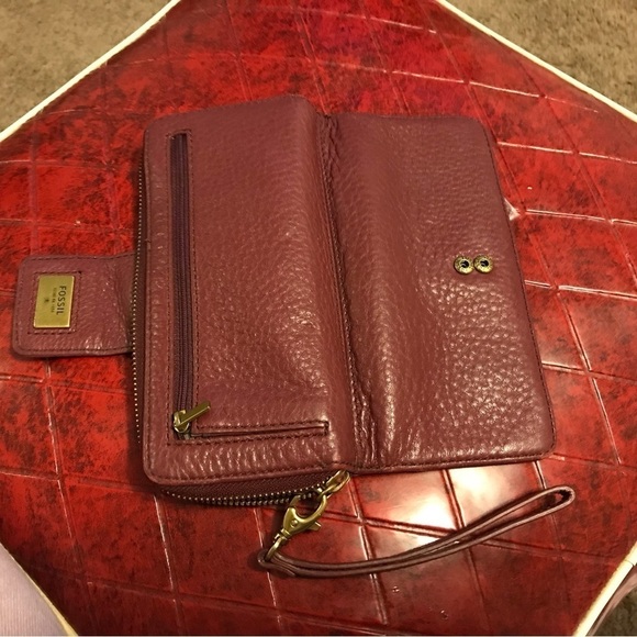 Fossil Pebble Leather Wristlet - Picture 4 of 9